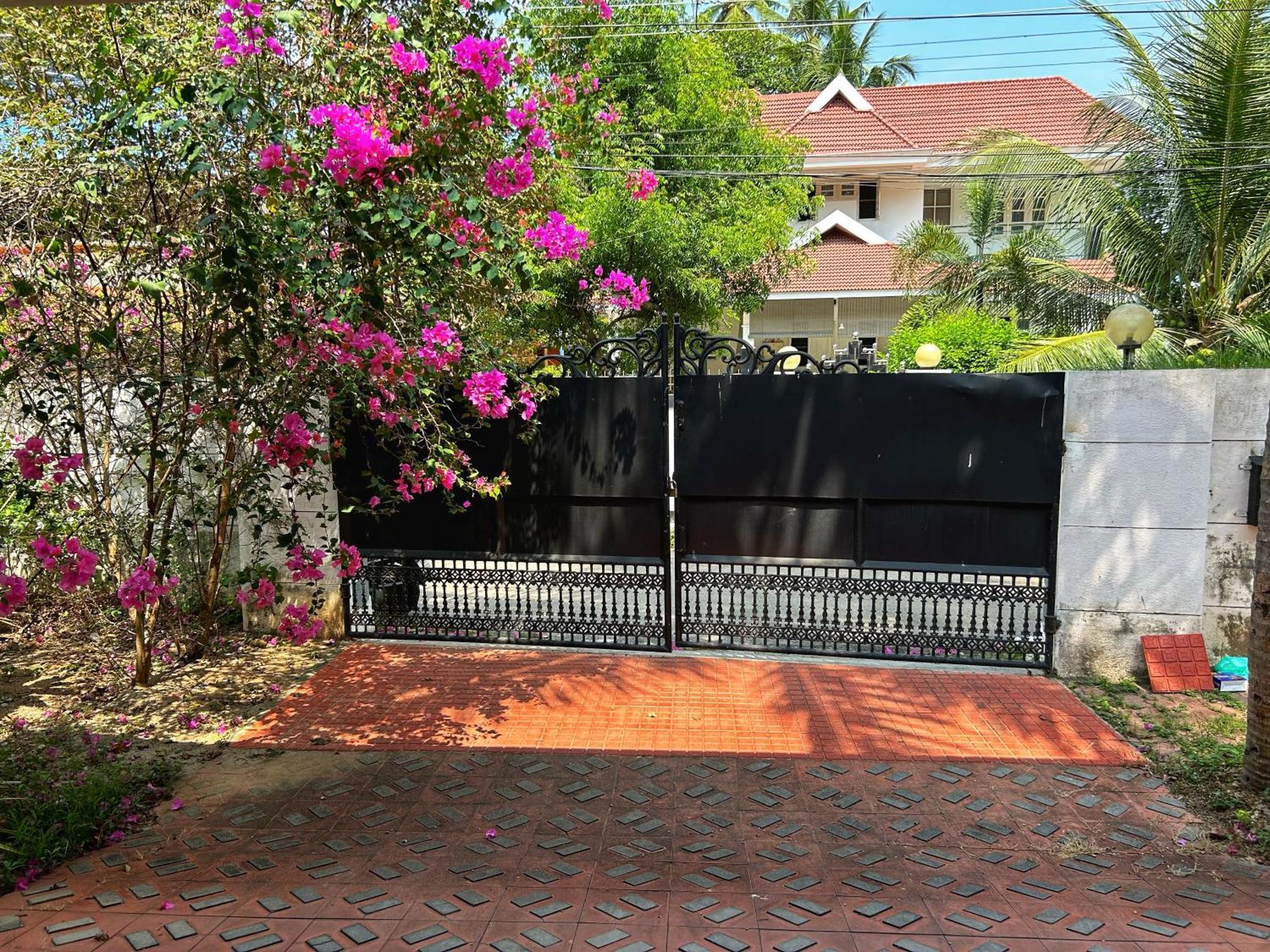 La Casa Trivandrum 4 Bhk Ac Luxury Villa At City Centre, Just 6 Kms To Airport Thiruvananthapuram Exterior photo